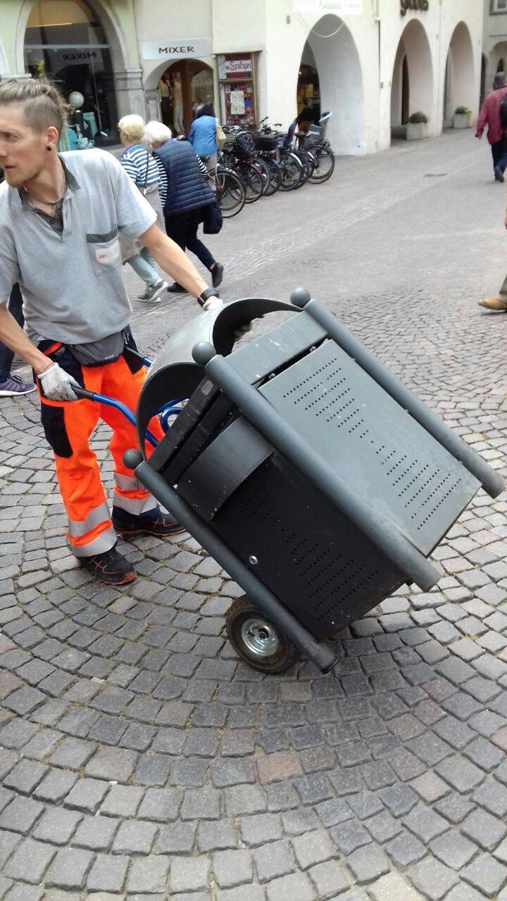 Beseitigung der Abfallbehälter im Zentrum 19.-22. Mai