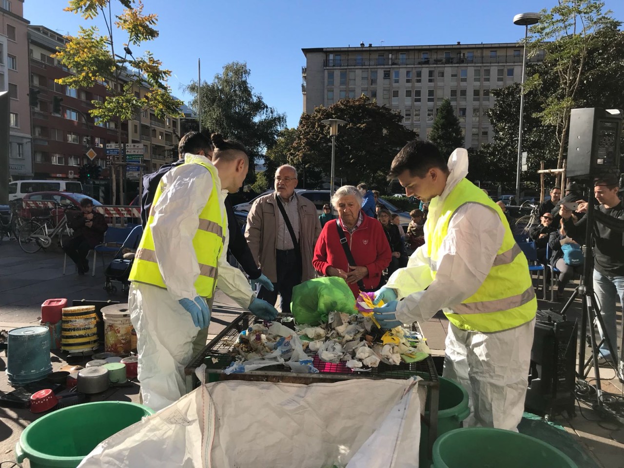 VIDEO: Die Recycling Show