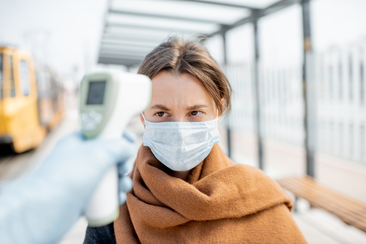 Appuntamento obbligatorio e misurazione temperatura agli sportelli