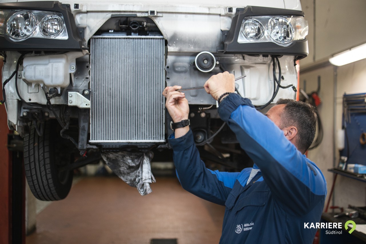 2021 - Automeccanico per riparazione mezzi leggeri e pesanti (m/f) - 1a edizione 