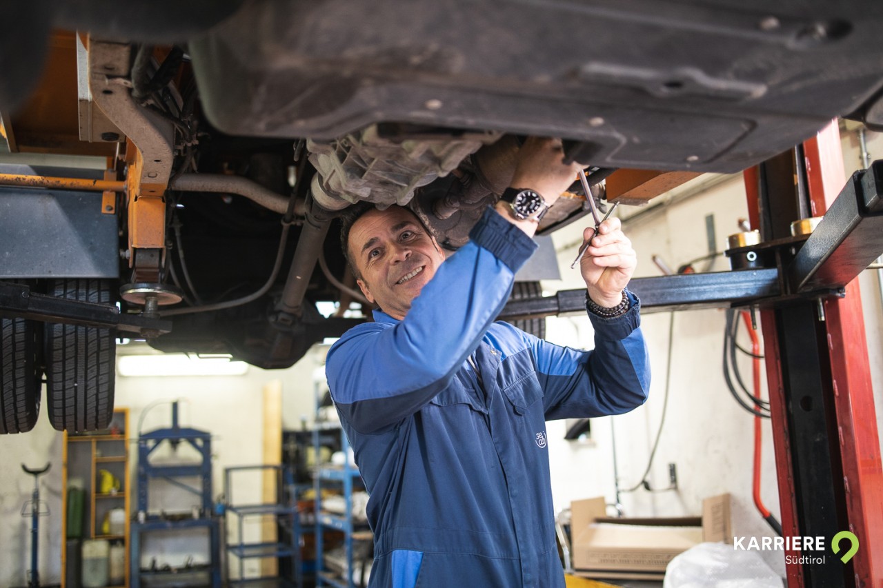 Automechaniker für die Reparatur von PKW und LKW (m/w) 