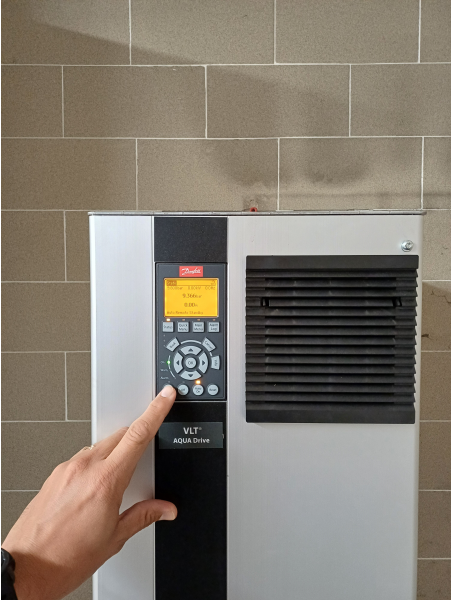 Installation von Invertern in den Bozner Wasserbrunnen - Installazione di inverter nei pozzi idrici di Bolzano