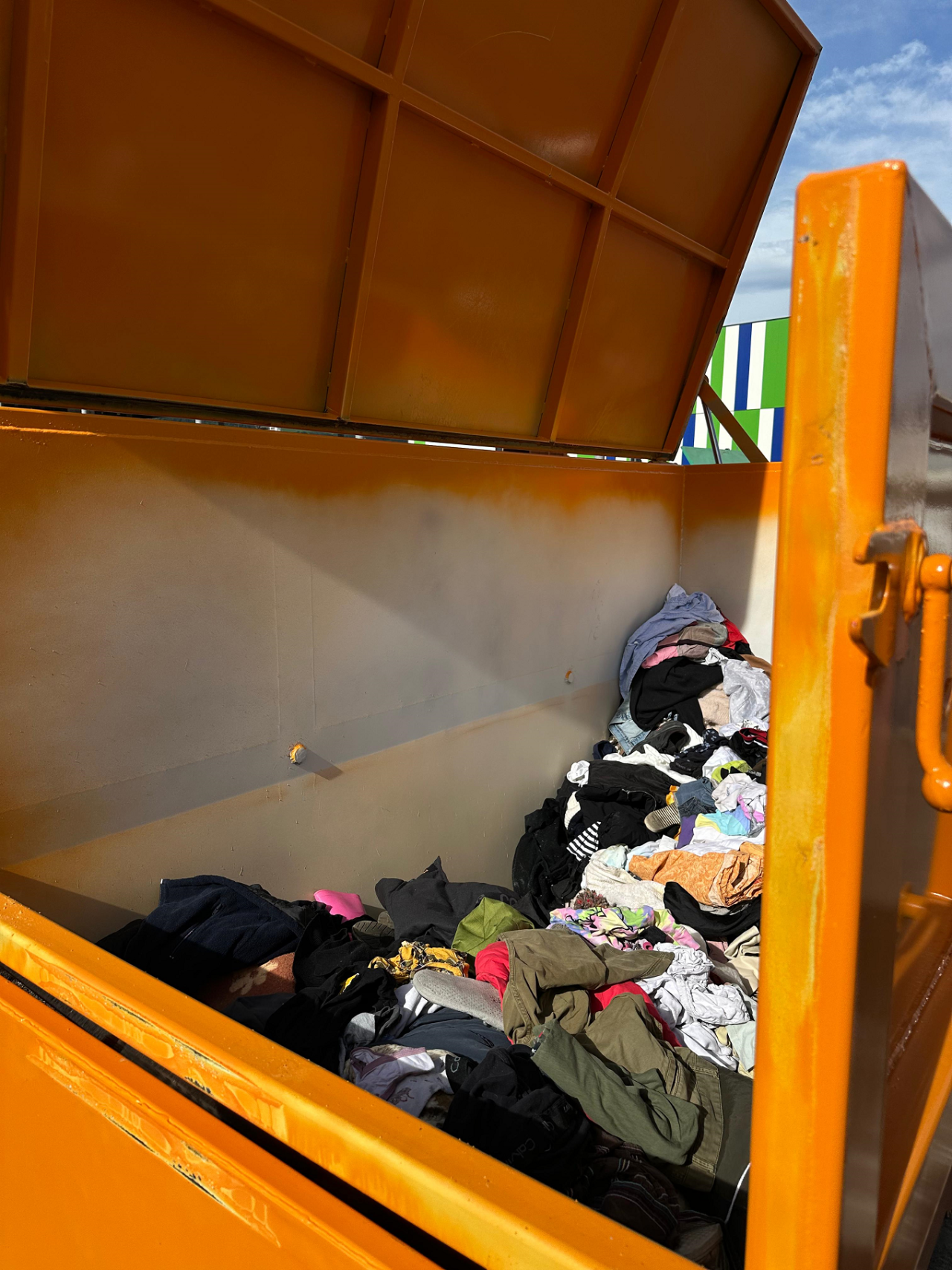 Textilsammlung am Recyclinghof Bozen