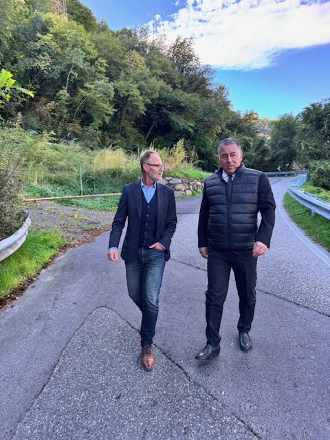 Im Bild von links: SEAB-Präsident Kilian Bedin und der Vizebürgermeister von Bozen Stephan Konder in Kolehrn