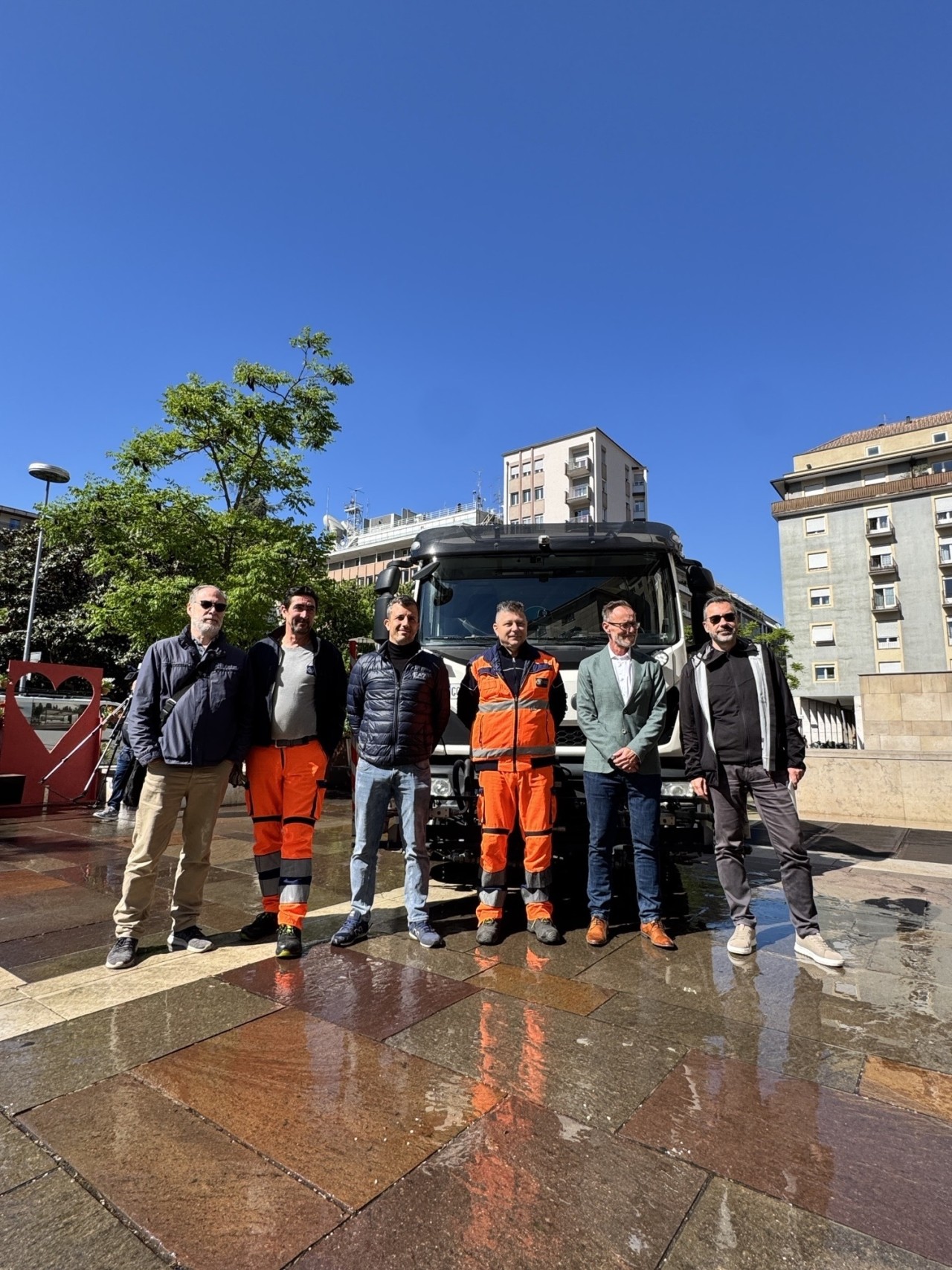presentazione servizio di lavaggio strade e piazze